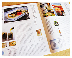 辰巳さんが提案する「食」、そのためのガラスびん活用法もわかる「いのちの食卓」通信を冊子にし、一緒にお届けします。