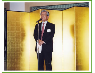 写真：小山達治会長（東洋ガラス株式会社代表取締役社長）の挨拶